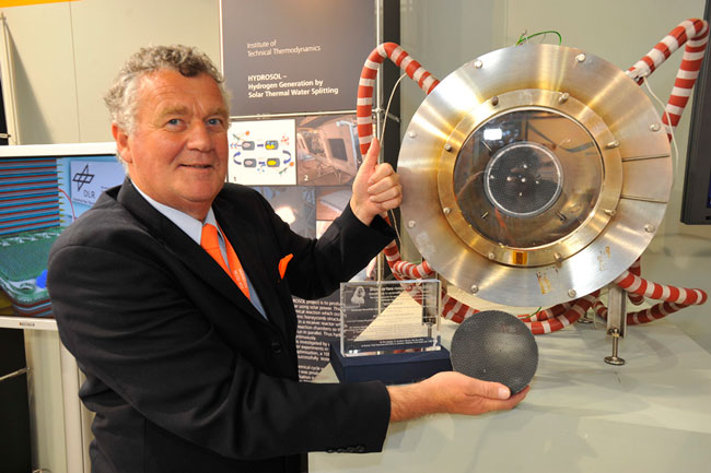 Arno`s visit at DLR booth at HANNOVER FAIR 2010 