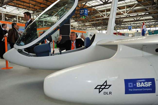 Arno`s visit at DLR booth at HANNOVER FAIR 2010 